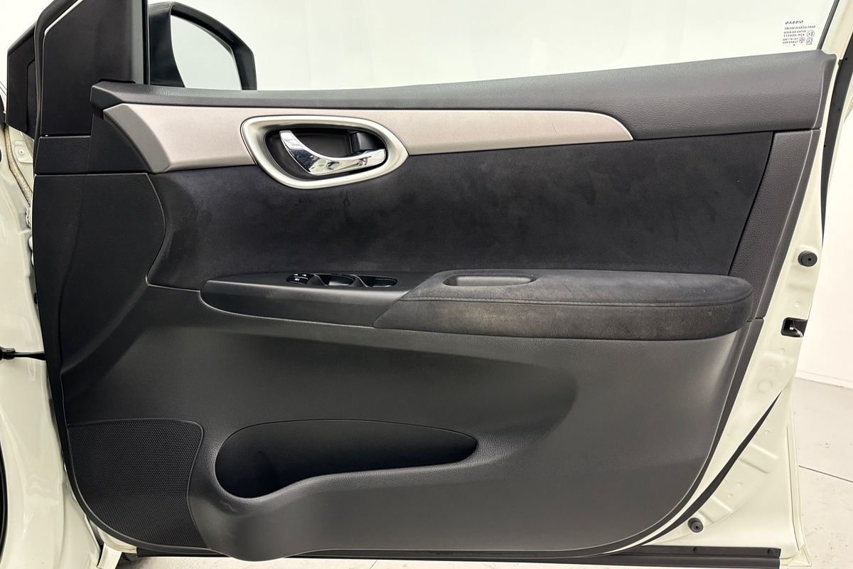 2014 Nissan Pulsar ST B17