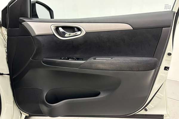 2014 Nissan Pulsar ST B17