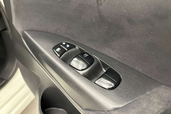 2014 Nissan Pulsar ST B17