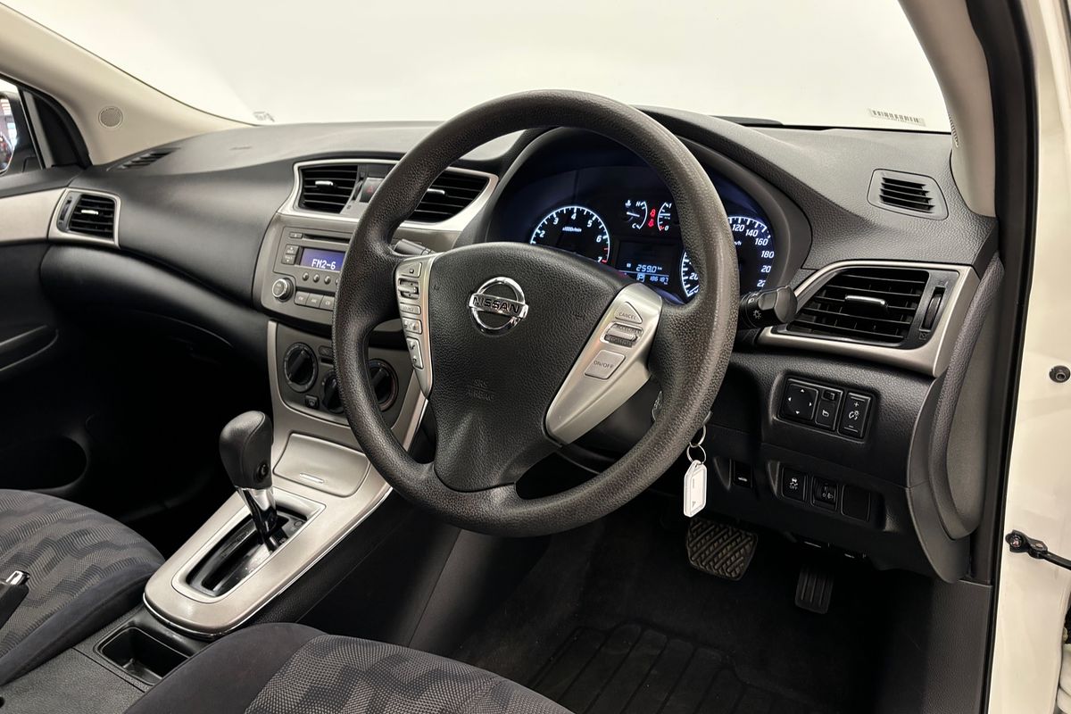 2014 Nissan Pulsar ST B17