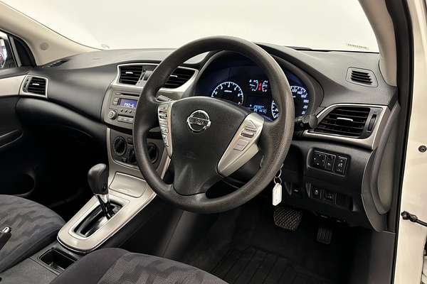 2014 Nissan Pulsar ST B17