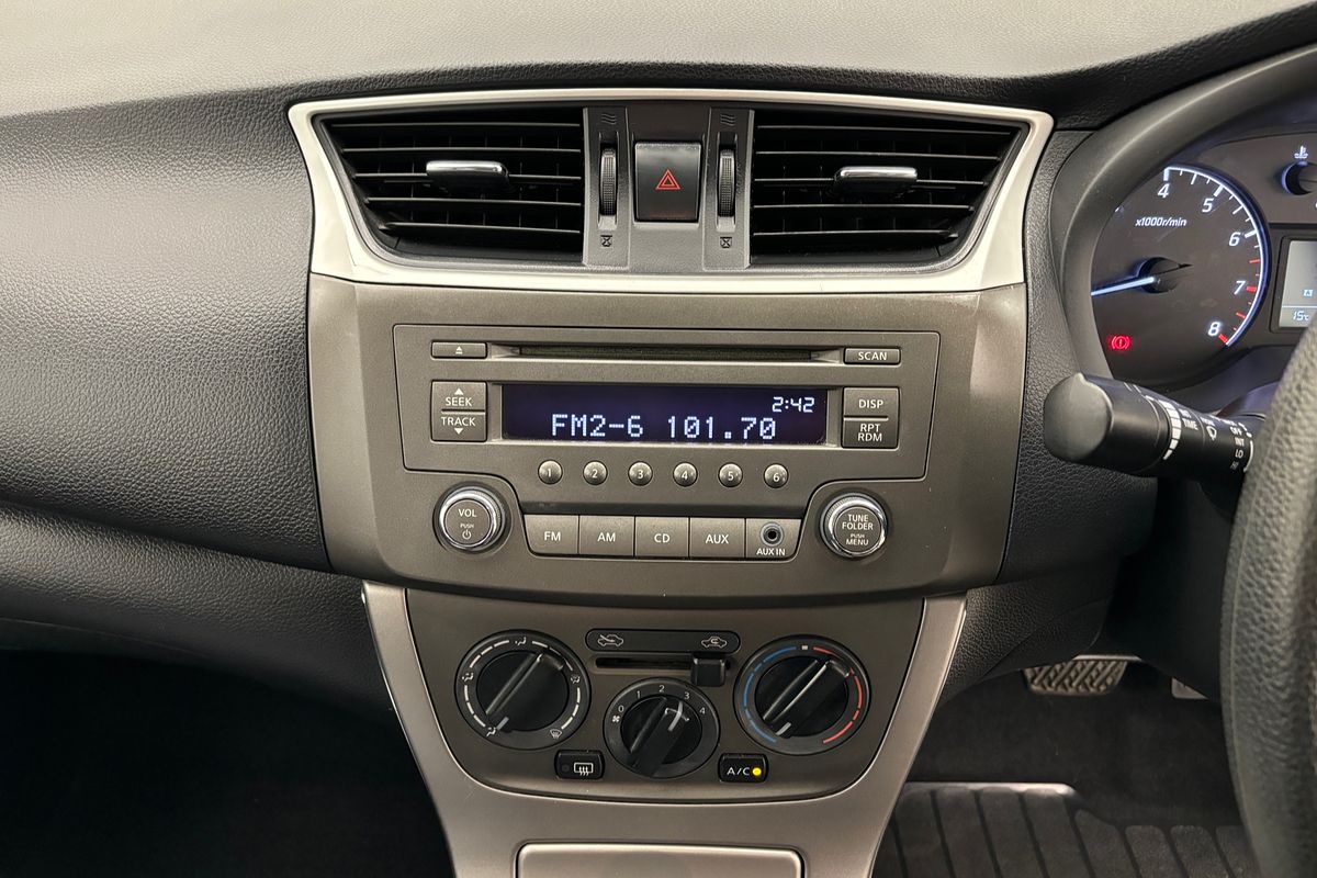 2014 Nissan Pulsar ST B17