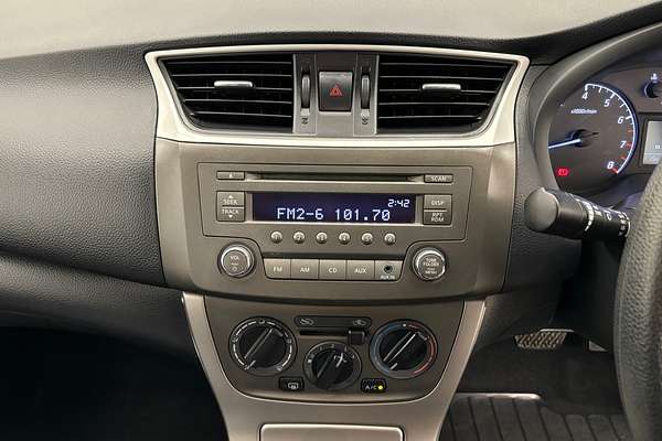 2014 Nissan Pulsar ST B17