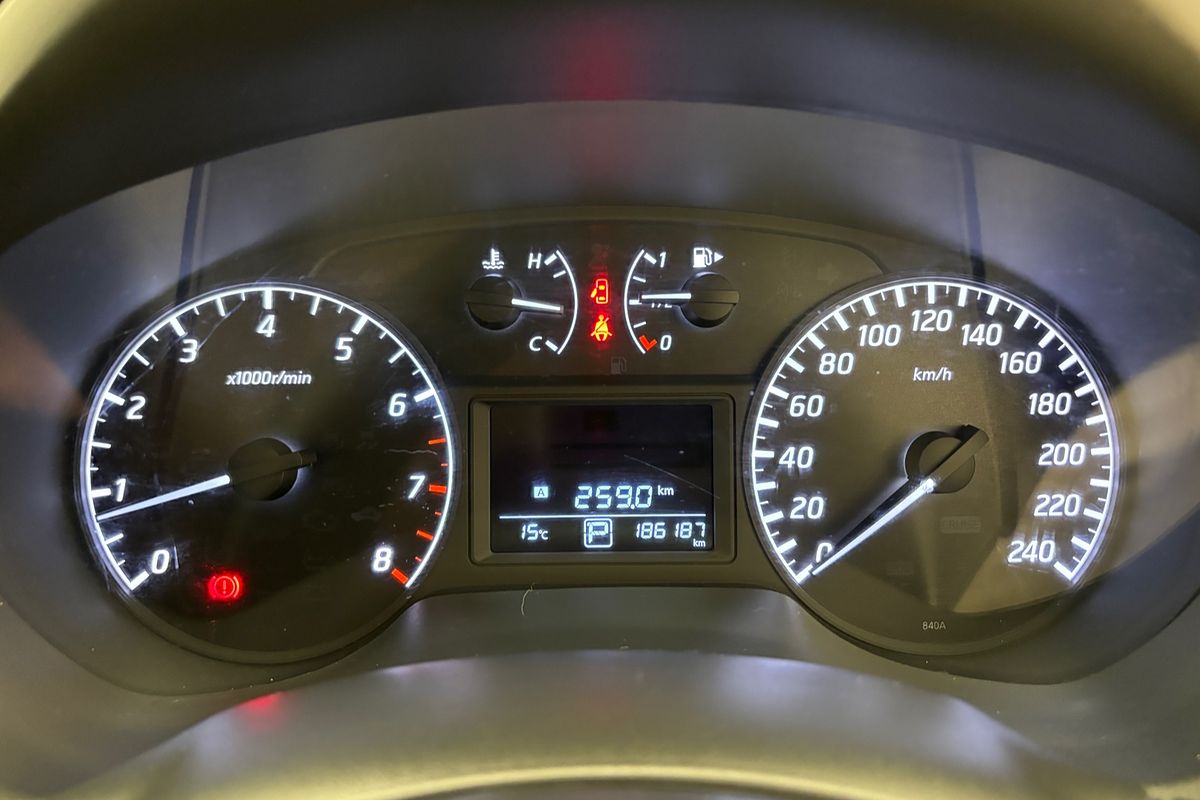 2014 Nissan Pulsar ST B17