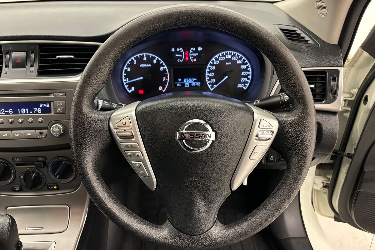 2014 Nissan Pulsar ST B17