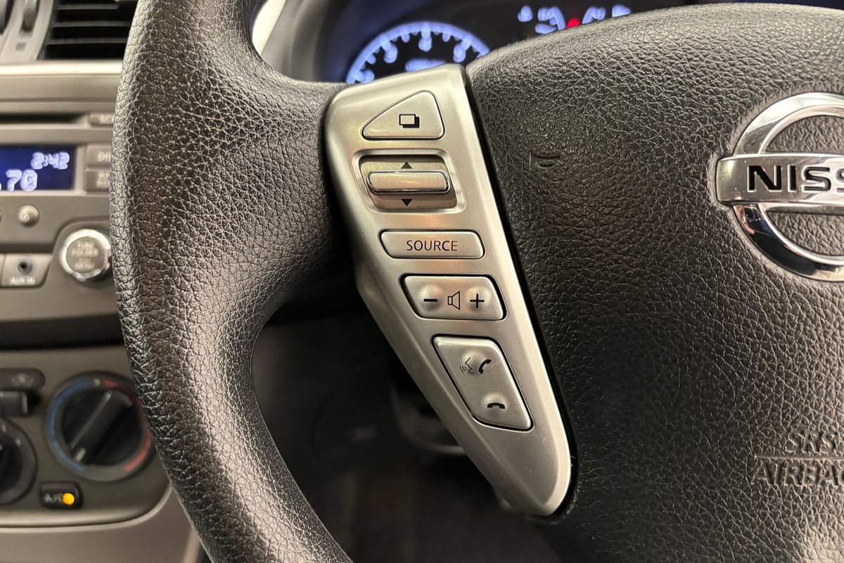 2014 Nissan Pulsar ST B17