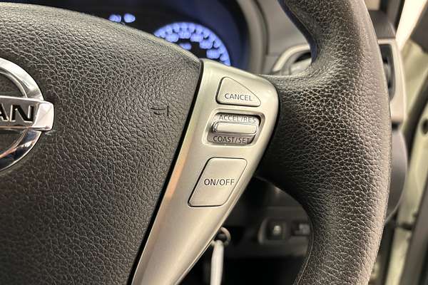 2014 Nissan Pulsar ST B17