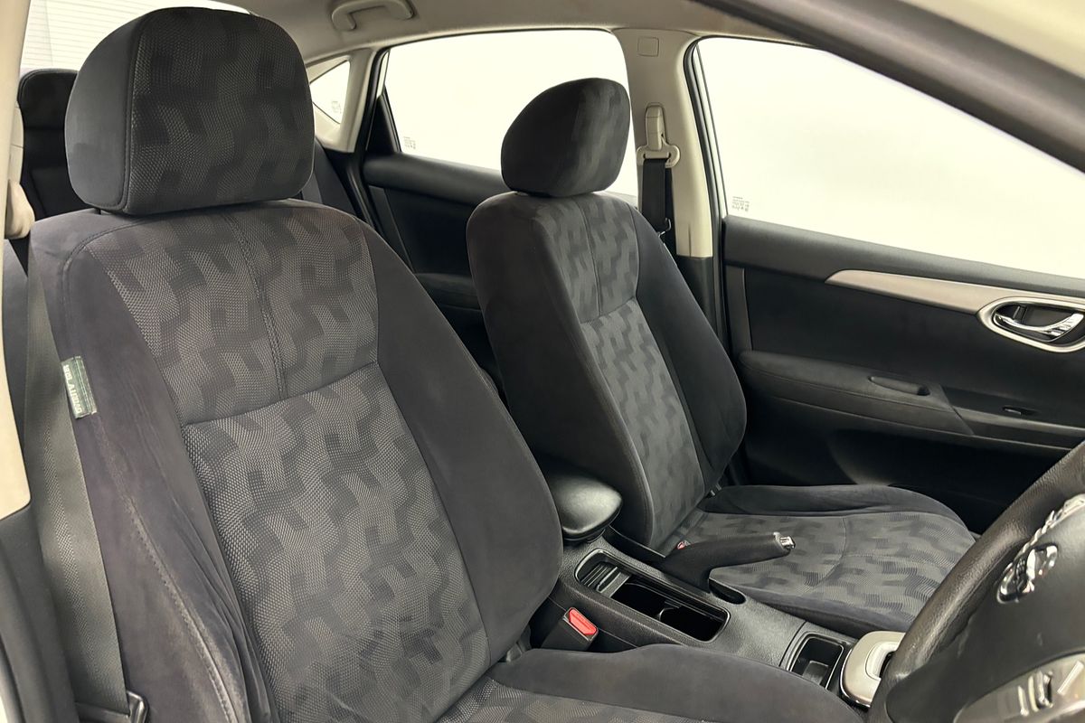 2014 Nissan Pulsar ST B17