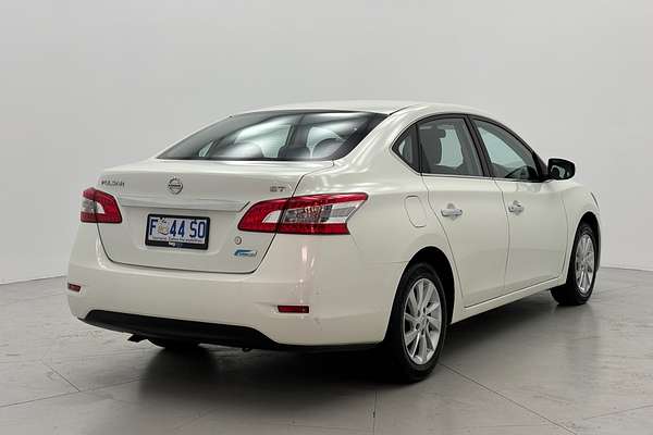 2014 Nissan Pulsar ST B17