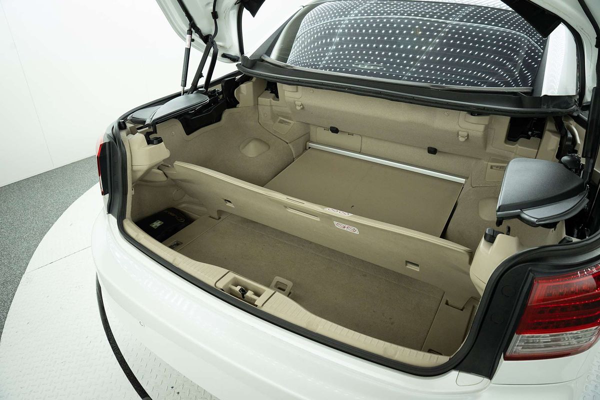 2011 Lexus IS IS250 C Sports Luxury GSE20R