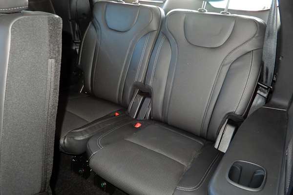 2025 Mahindra XUV700 AX7L