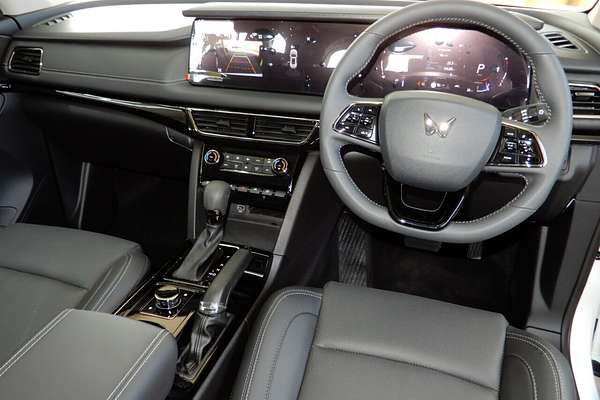 2025 Mahindra XUV700 AX7L