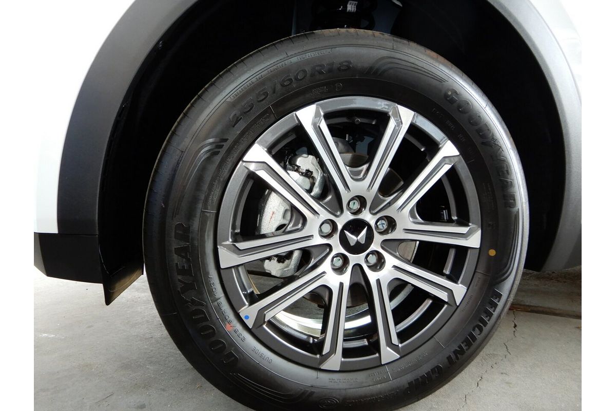 2025 Mahindra XUV700 AX7L