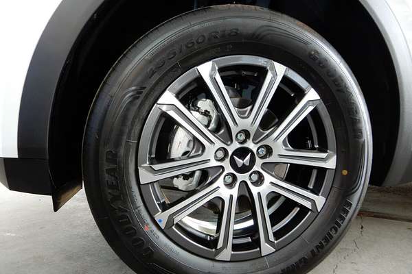 2025 Mahindra XUV700 AX7L