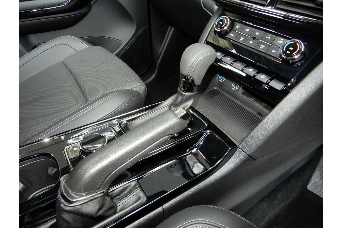 2025 Mahindra XUV700 AX7L