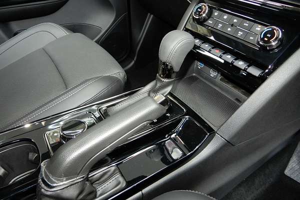 2025 Mahindra XUV700 AX7L