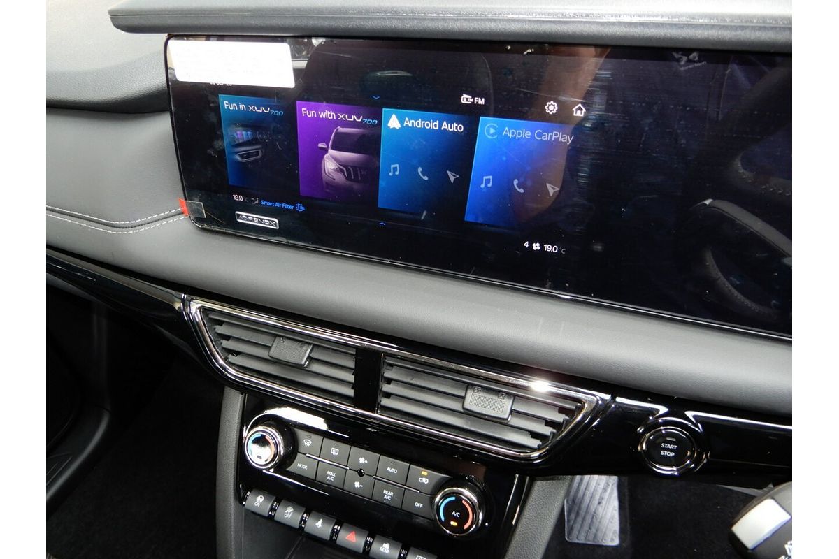 2025 Mahindra XUV700 AX7L