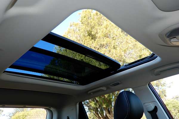 2025 Mahindra XUV 3XO AX7L