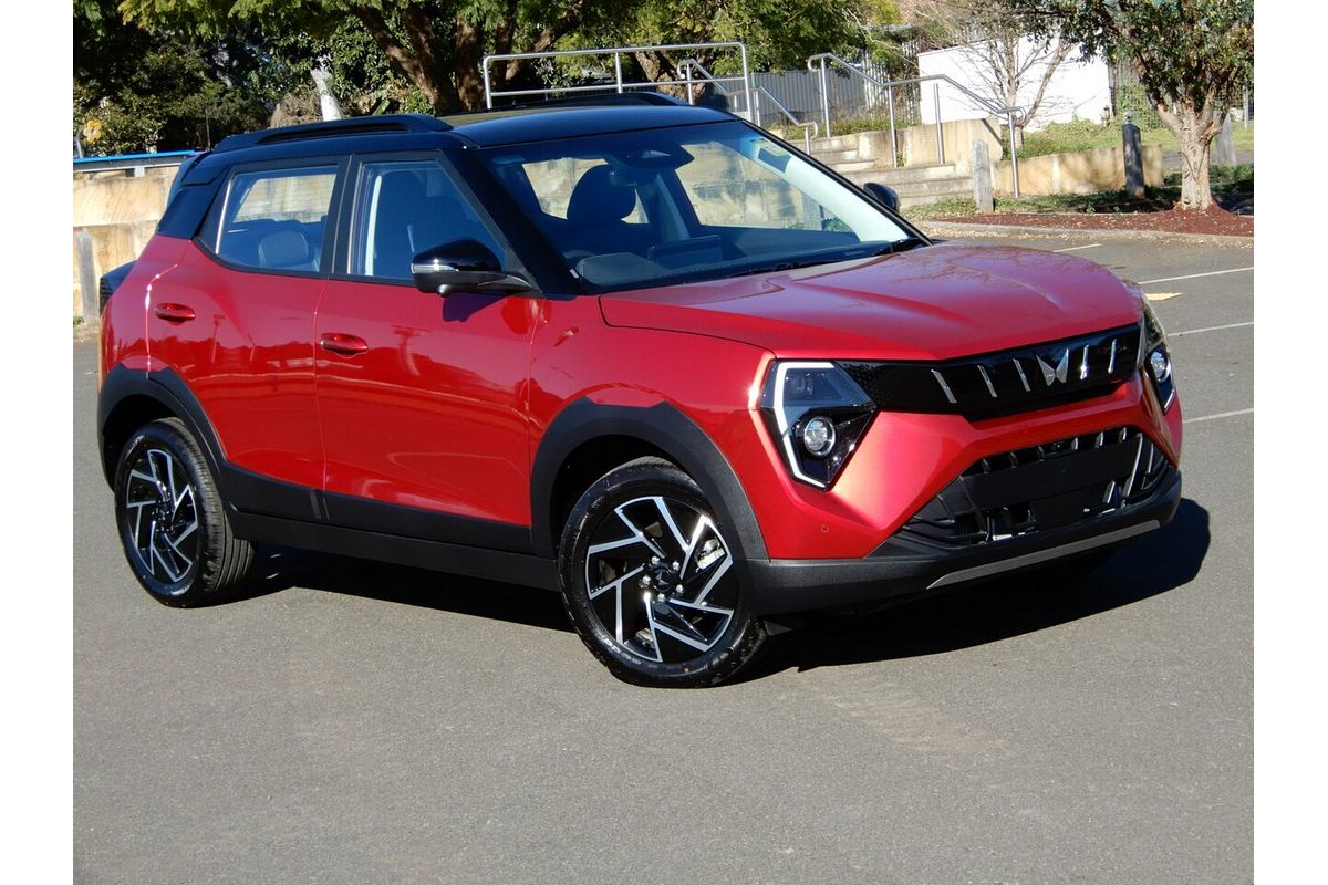 2025 Mahindra XUV 3XO AX7L