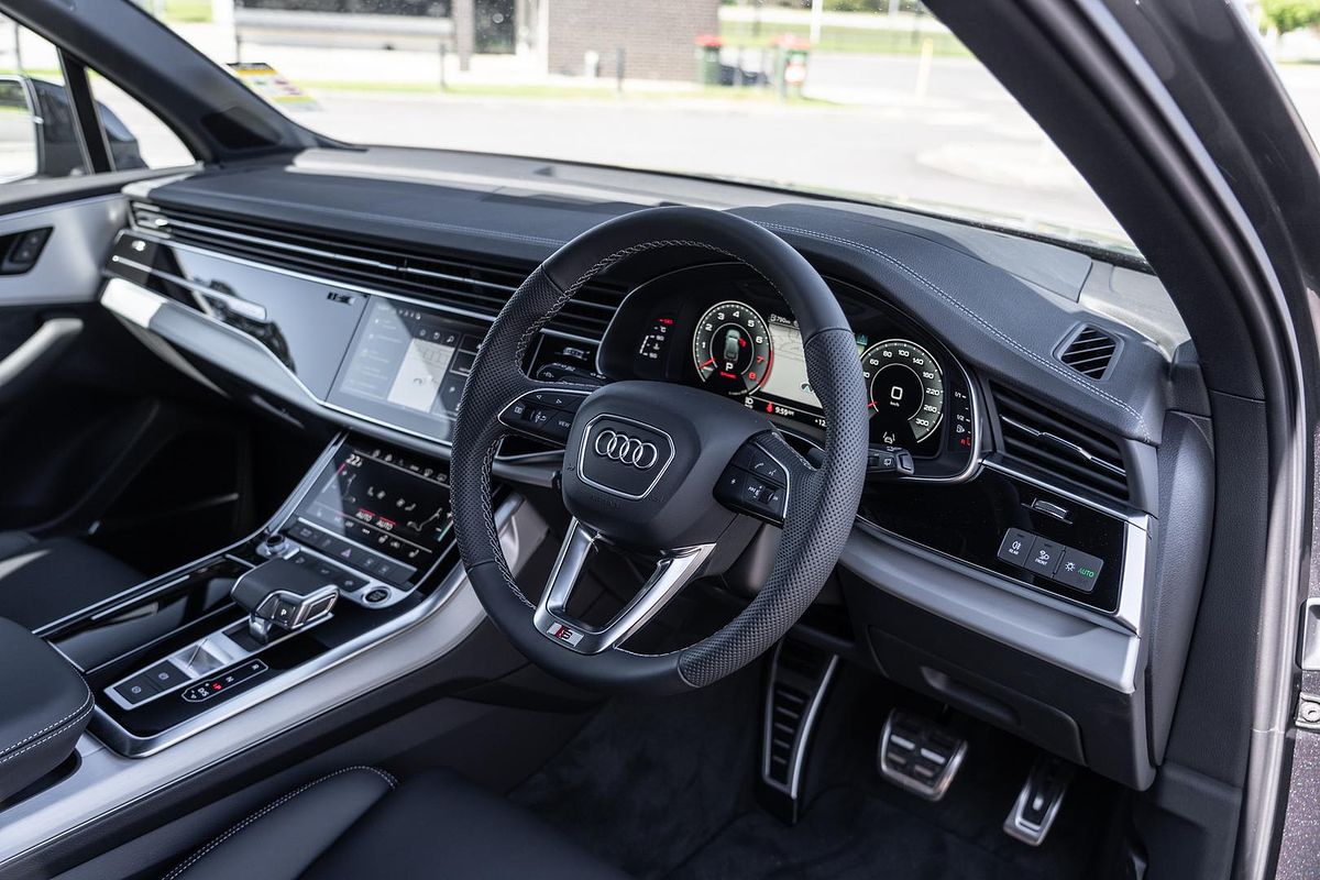 2024 Audi Q7 55 TFSI S line 4M