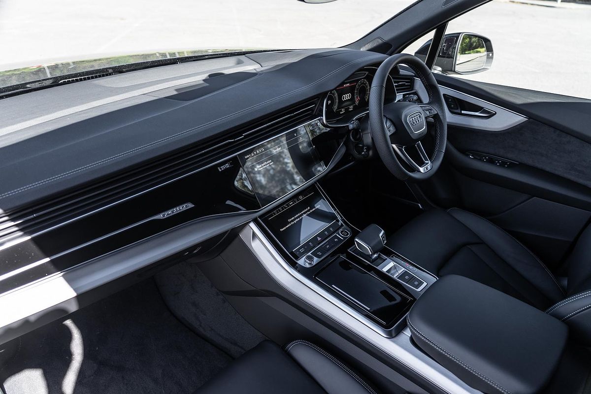 2024 Audi Q7 55 TFSI S line 4M