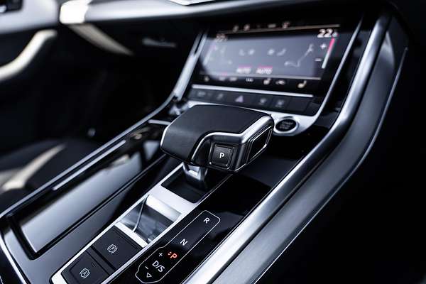 2024 Audi Q7 55 TFSI S line 4M