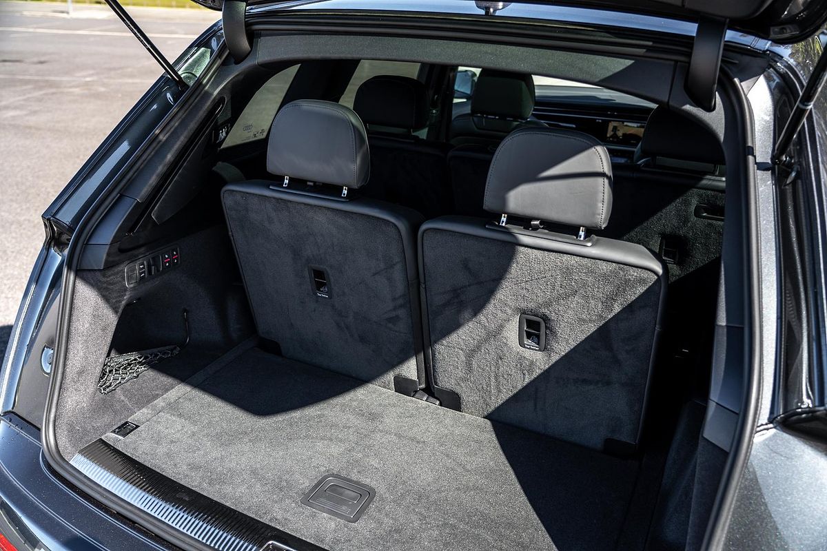 2024 Audi Q7 55 TFSI S line 4M