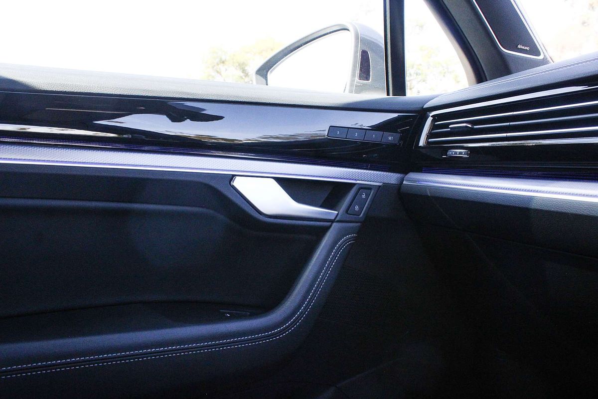 2022 Volkswagen Touareg 210TDI R-Line CR