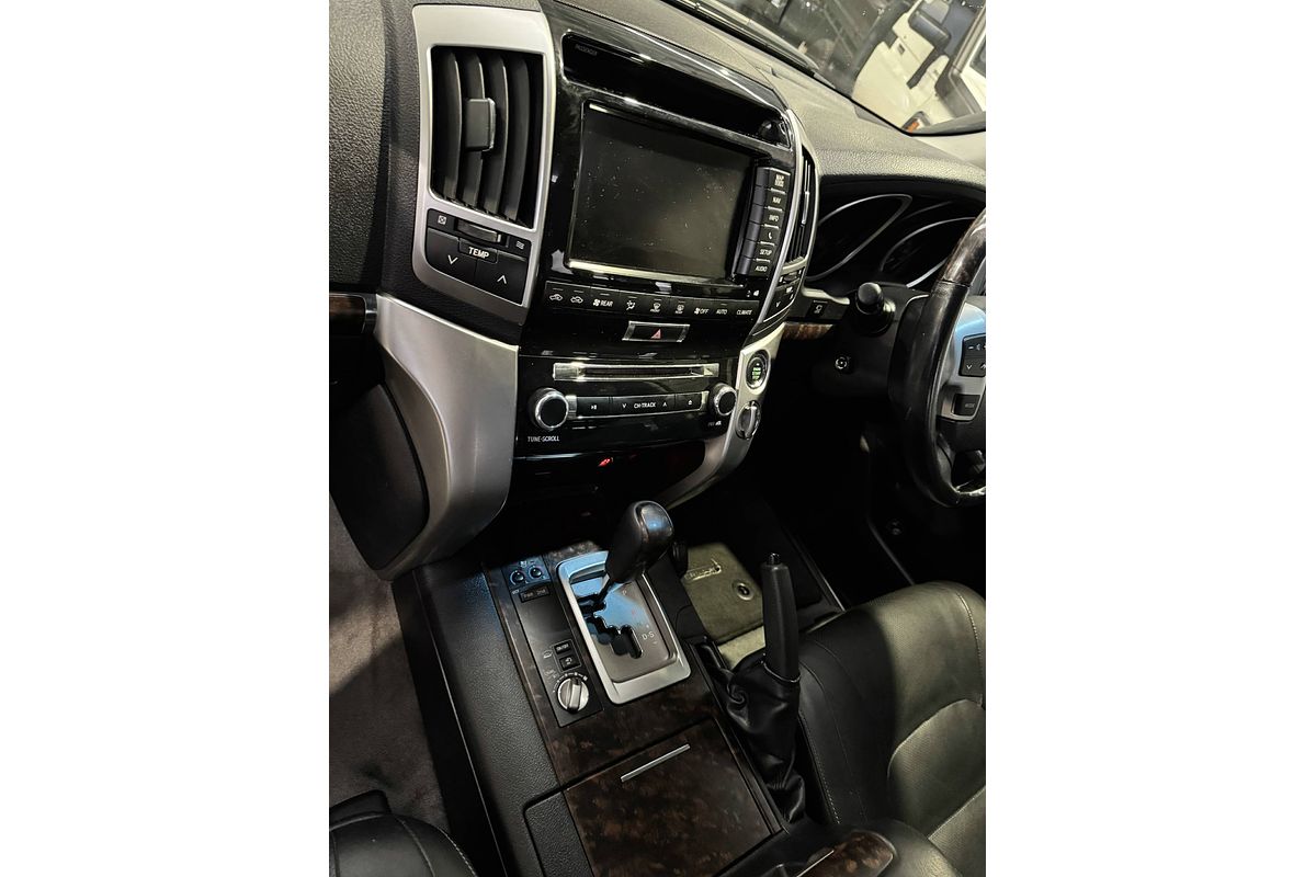 2013 Toyota Landcruiser Sahara VDJ200R