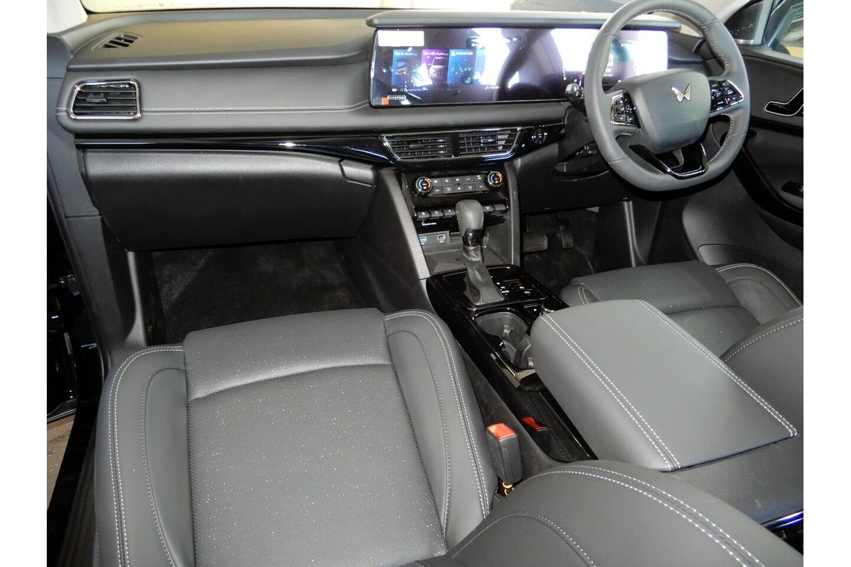 2025 Mahindra XUV700 AX7L