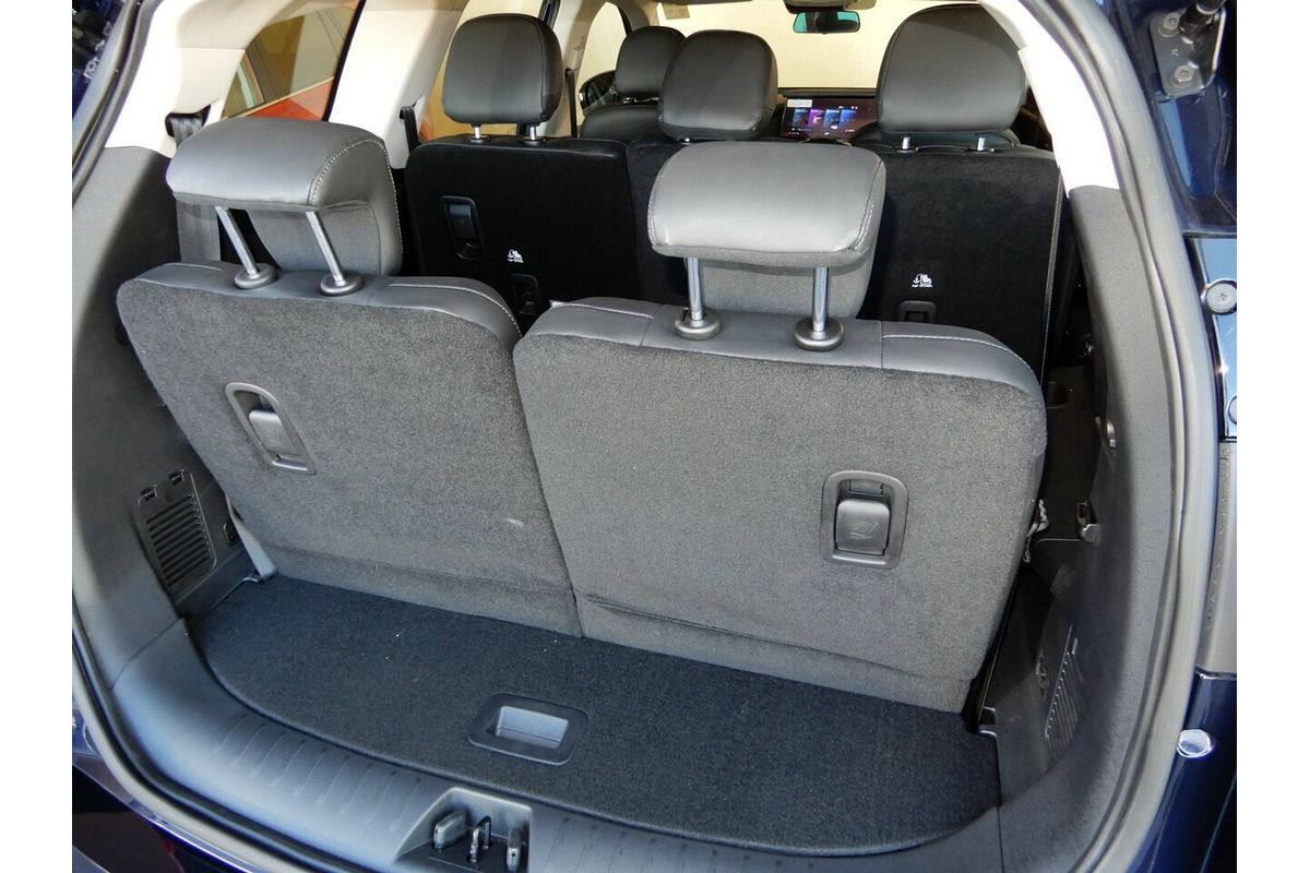 2025 Mahindra XUV700 AX7L