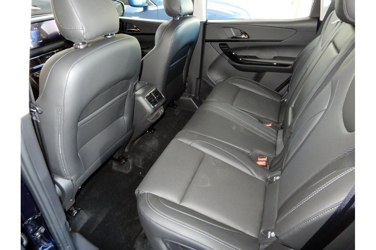 2025 Mahindra XUV700 AX7L