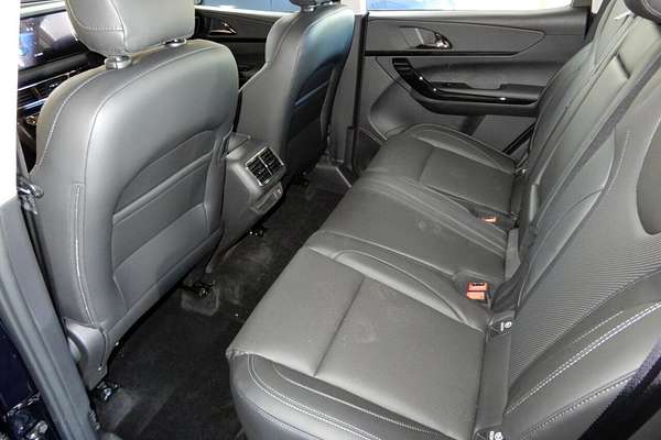 2025 Mahindra XUV700 AX7L