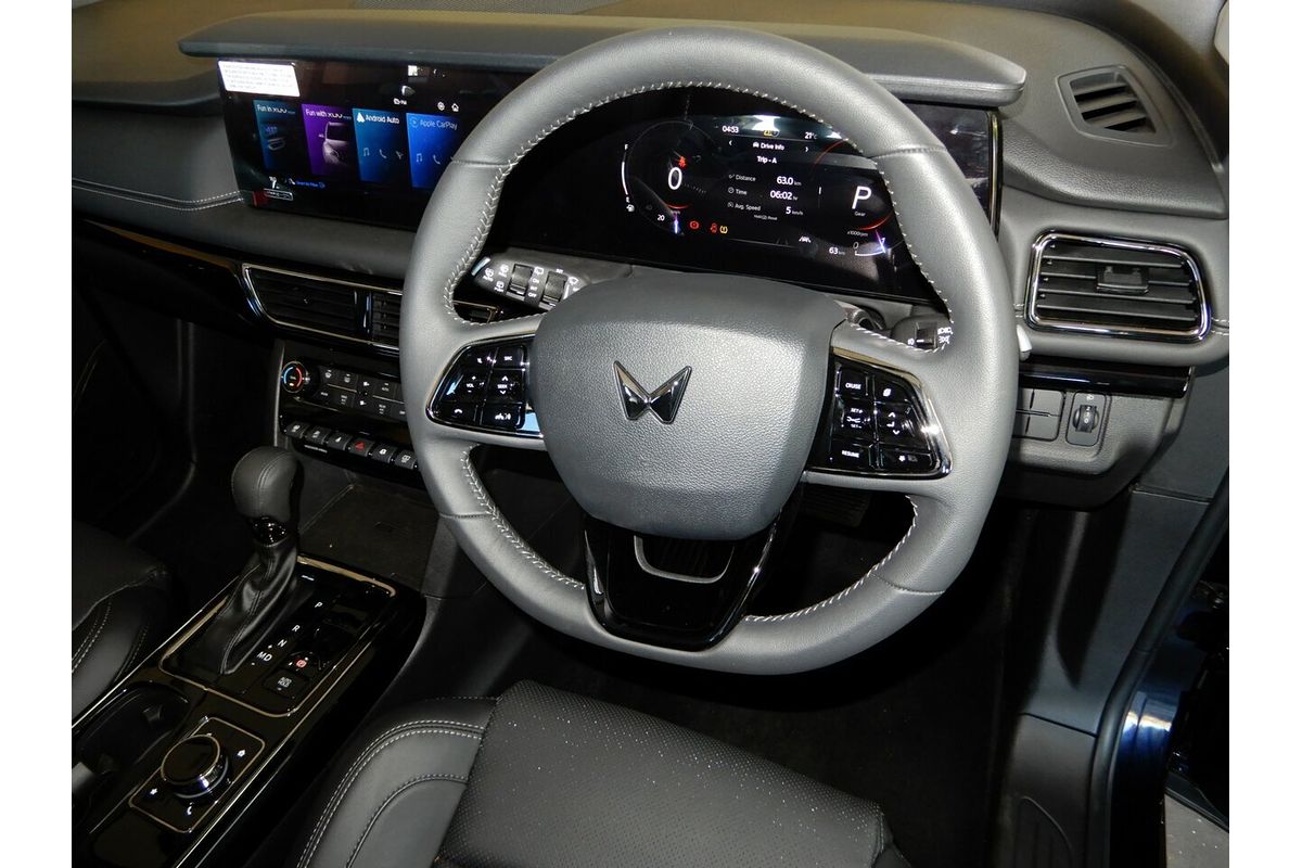 2025 Mahindra XUV700 AX7L