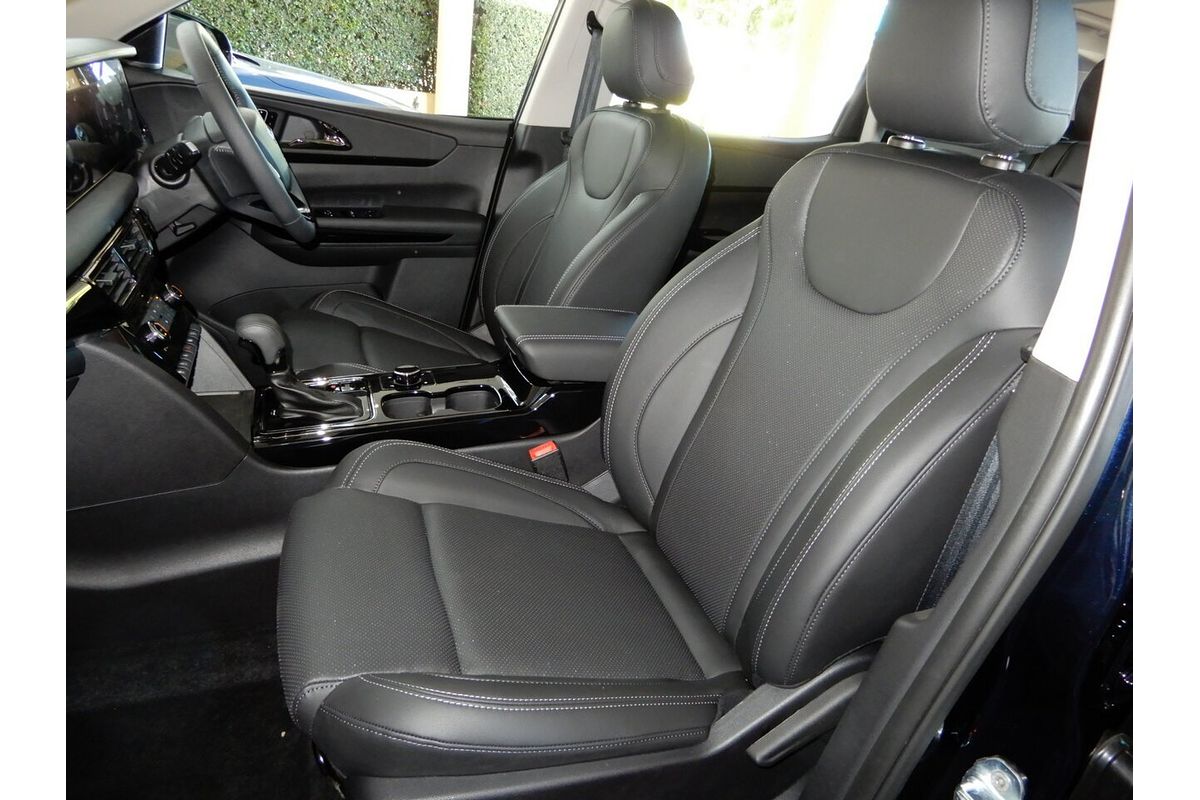 2025 Mahindra XUV700 AX7L