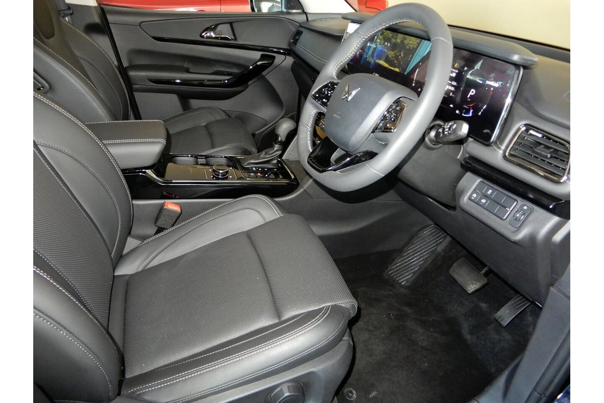 2025 Mahindra XUV700 AX7L