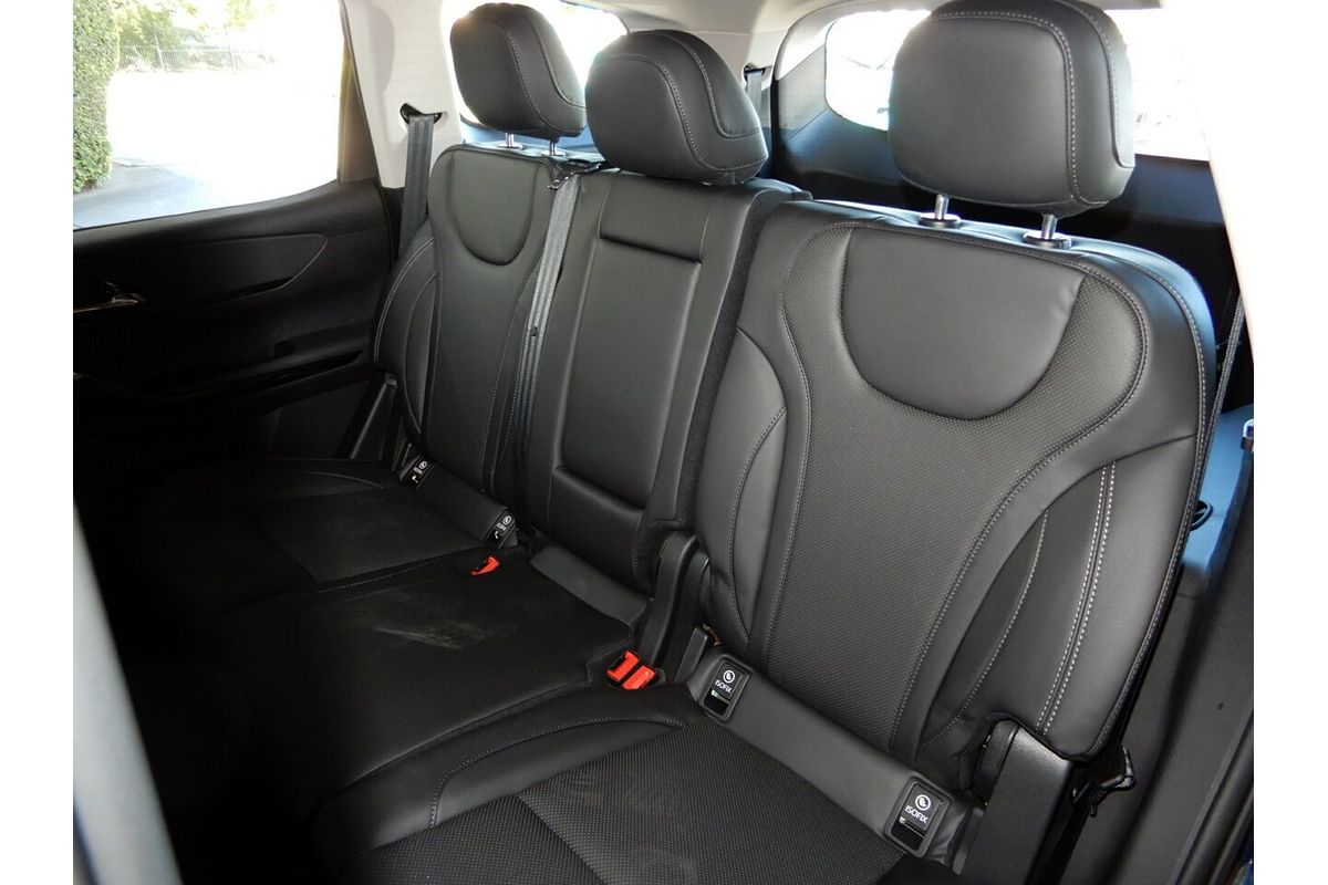 2025 Mahindra XUV700 AX7L