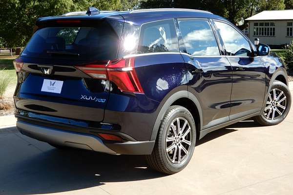 2025 Mahindra XUV700 AX7L