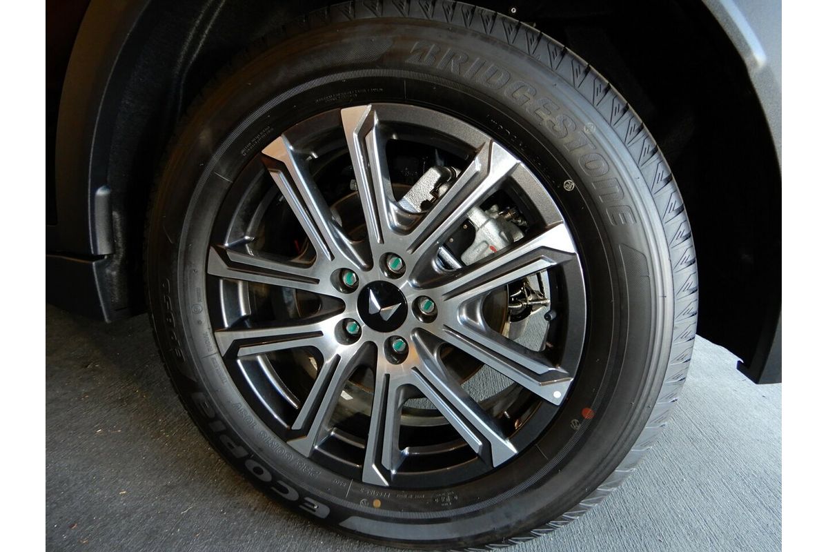 2025 Mahindra XUV700 AX7L