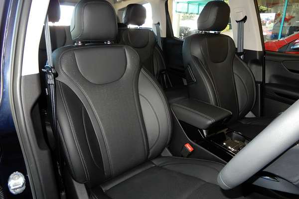 2025 Mahindra XUV700 AX7L