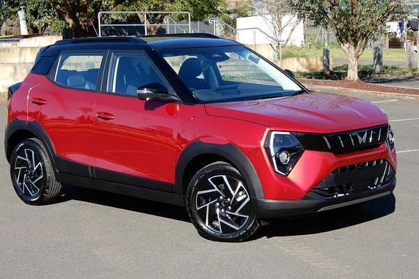 2025 Mahindra XUV 3XO AX7L