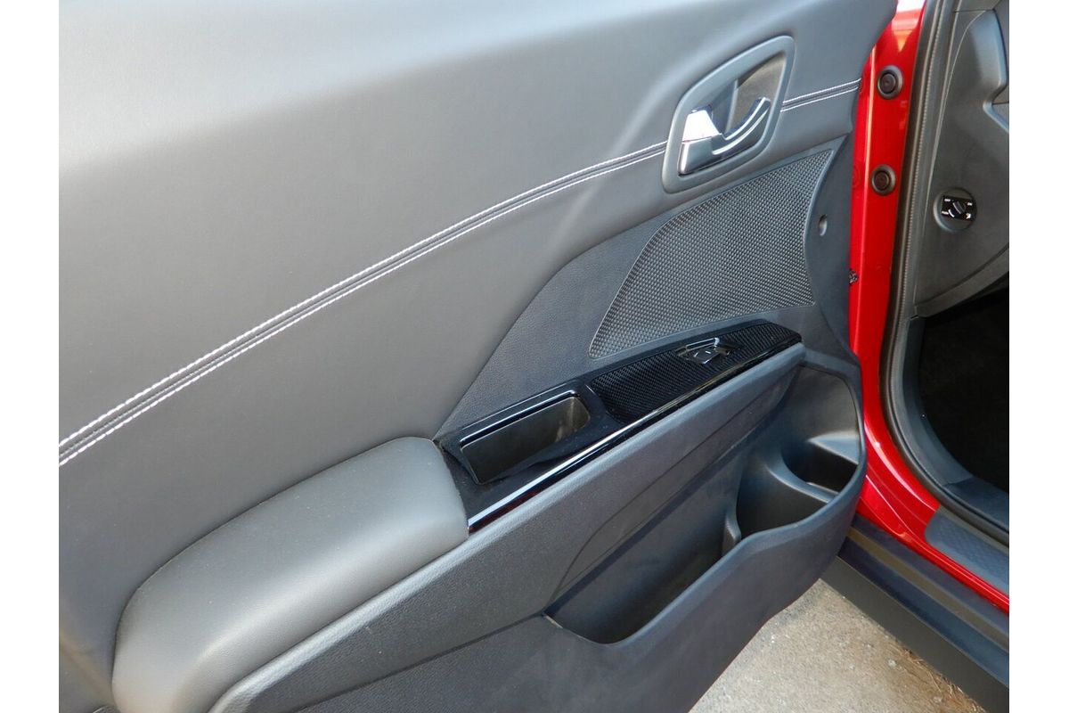 2025 Mahindra XUV 3XO AX7L