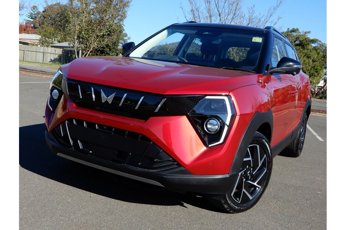 2025 Mahindra XUV 3XO AX7L