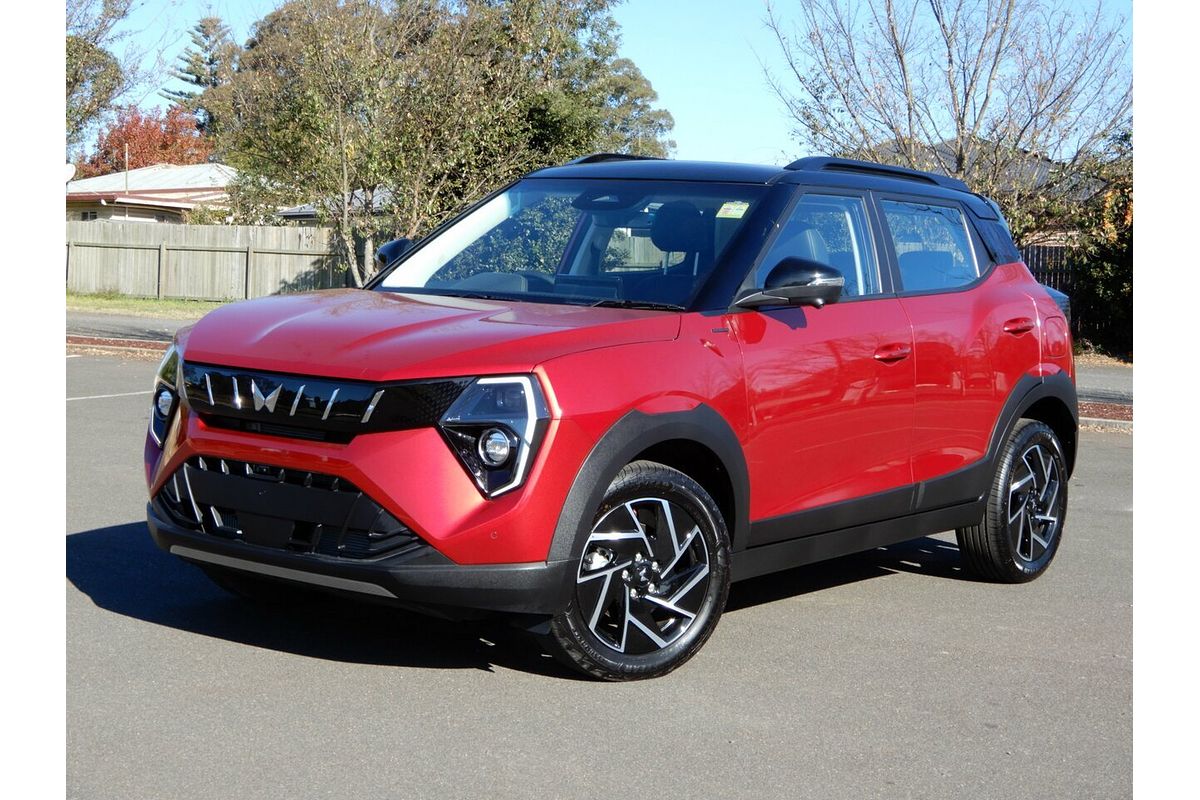 2025 Mahindra XUV 3XO AX7L