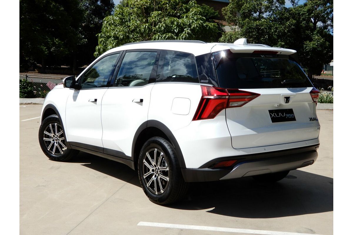 2025 Mahindra XUV700 AX7L