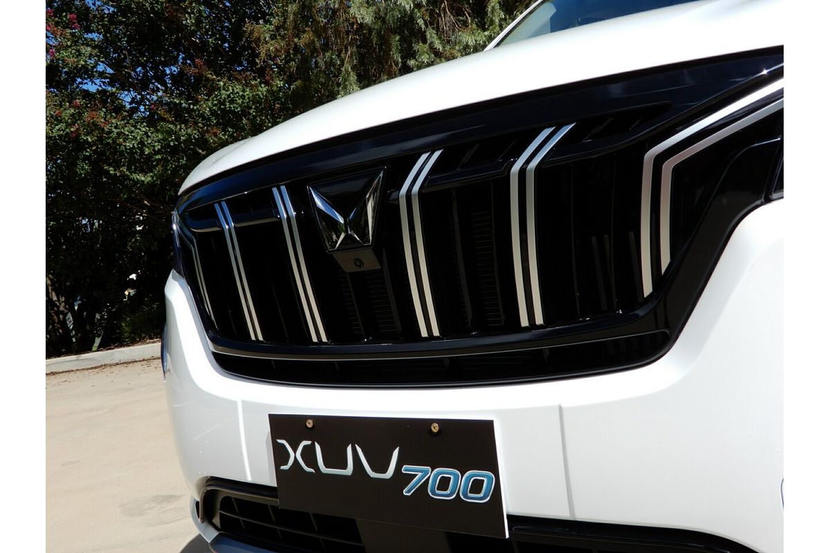 2025 Mahindra XUV700 AX7L