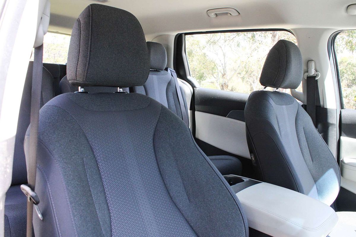 2023 Kia Carnival S KA4