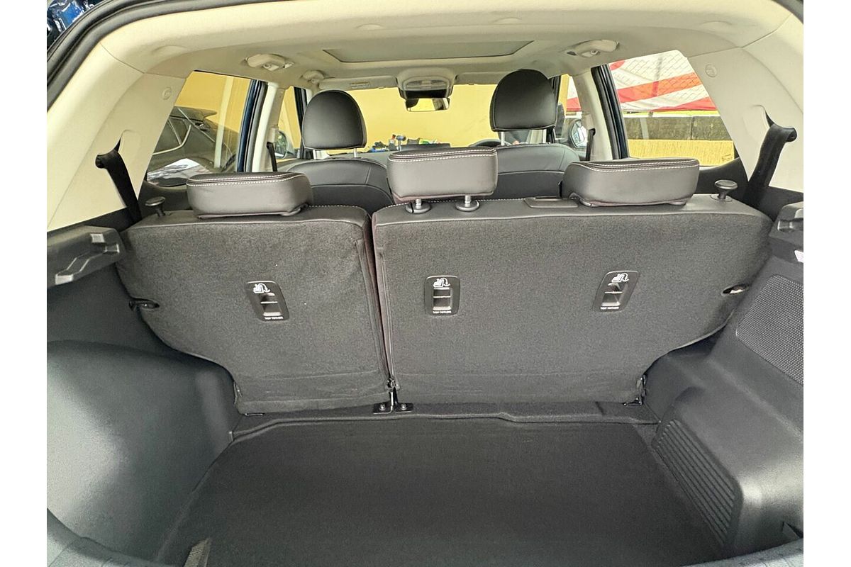 2025 Mahindra XUV 3XO AX7L