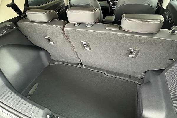 2025 Mahindra XUV 3XO AX7L