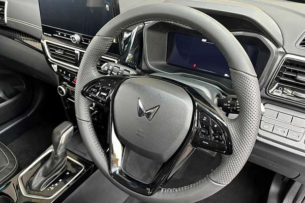 2025 Mahindra XUV 3XO AX7L